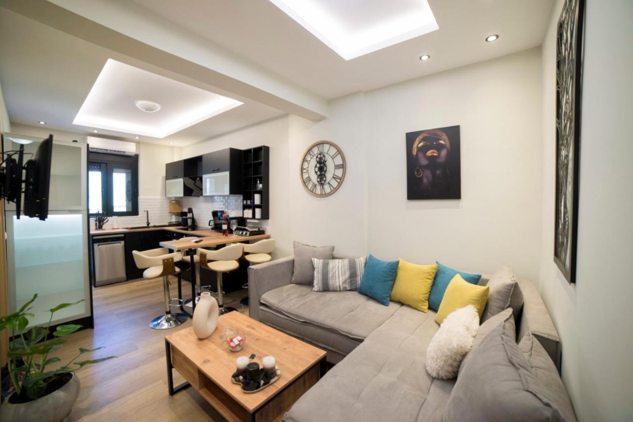 Luxurious Apartment In The Heart Of Town ! Loutraki  Exterior photo